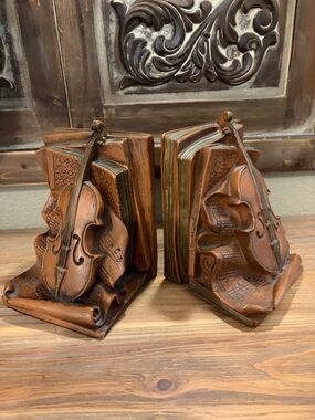 Vintage 1964 Universal Statuary Corp. Violin Bookends - Brown Set of 2